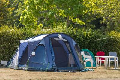emplacement de Tentes, camping du surchauffant lac de vouglans