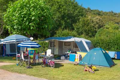 Camping du Surchauffant, emplacements de tentes jura, lac de vouglans