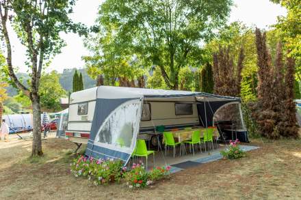 emplacement de tentes, caravanes et camping-cars jura, lac de vouglans