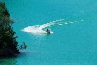 jet-ski lac de vouglans jura, activités nautiques